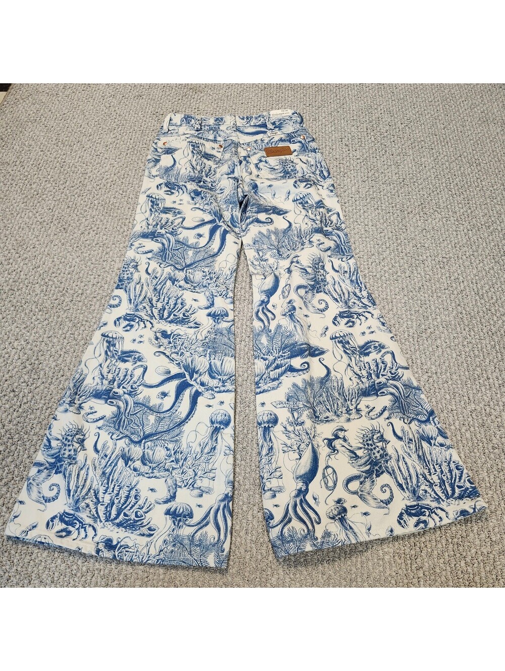 Wrangler Wanderer Women's Blue and White High Rise Flared Jeans 24/30 NWT - Picture 6 of 11
